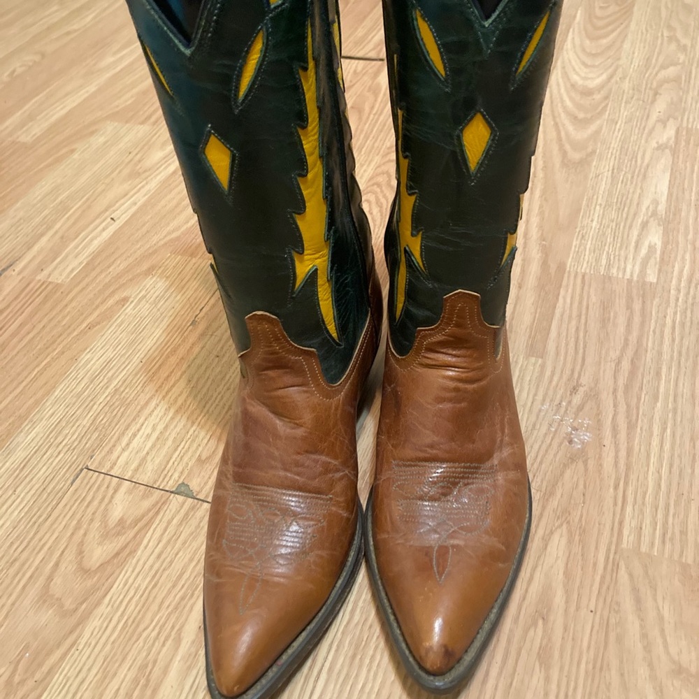 Women’s cowboy boots